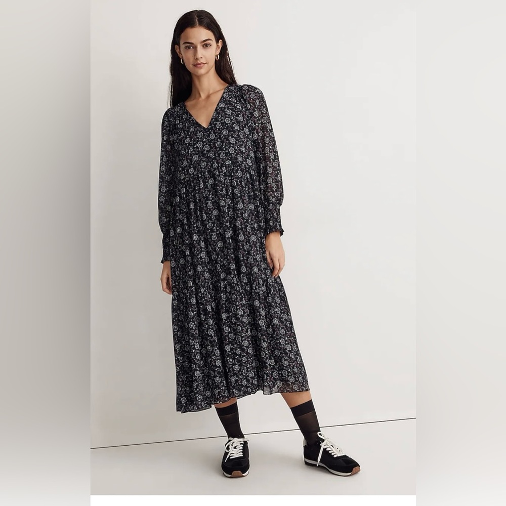 Petite Georgette V-Neck Tiered Midi Dress in Enchanted Floral in size M